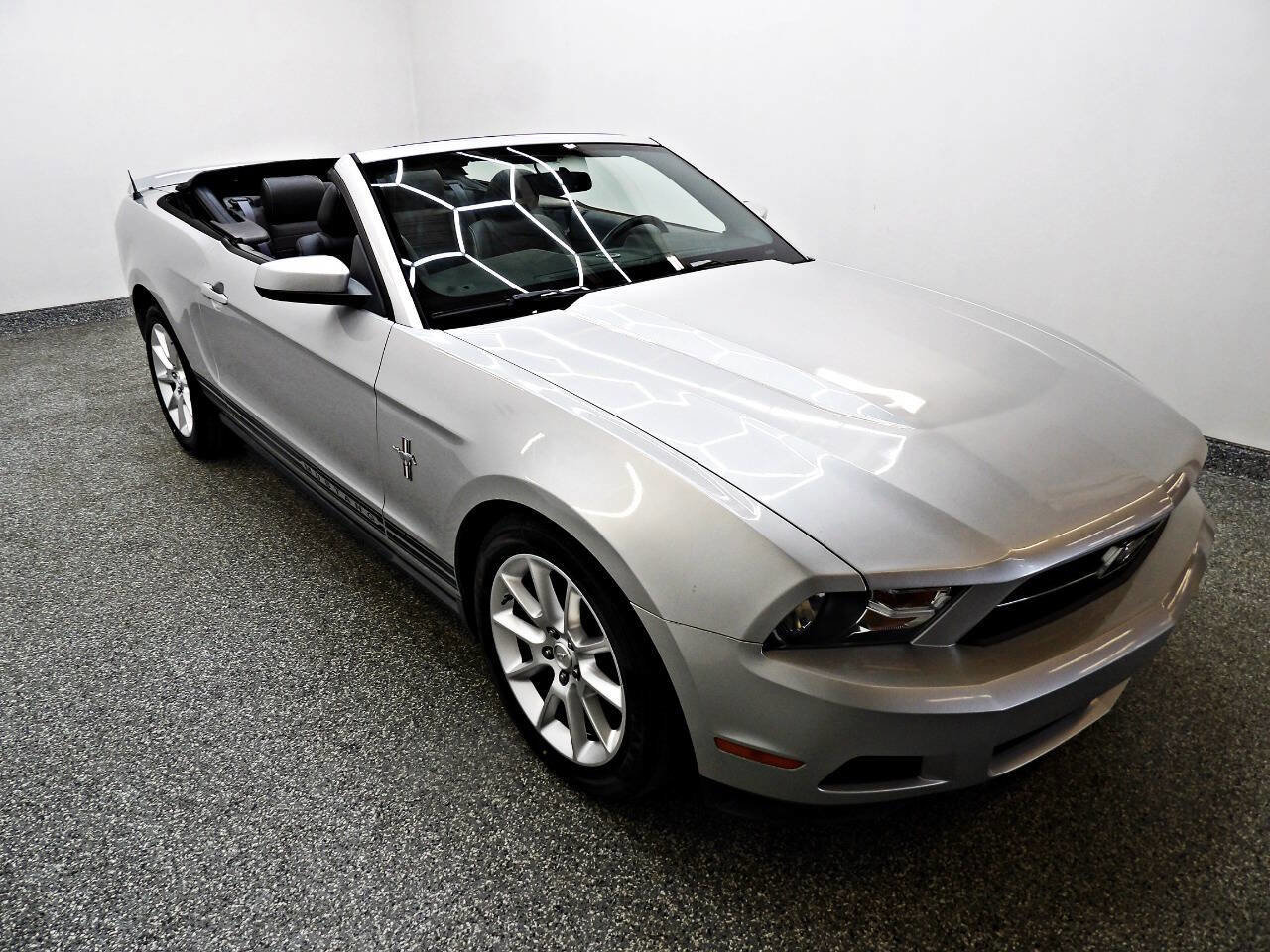 Used 2010 Ford Mustang Premium image 9