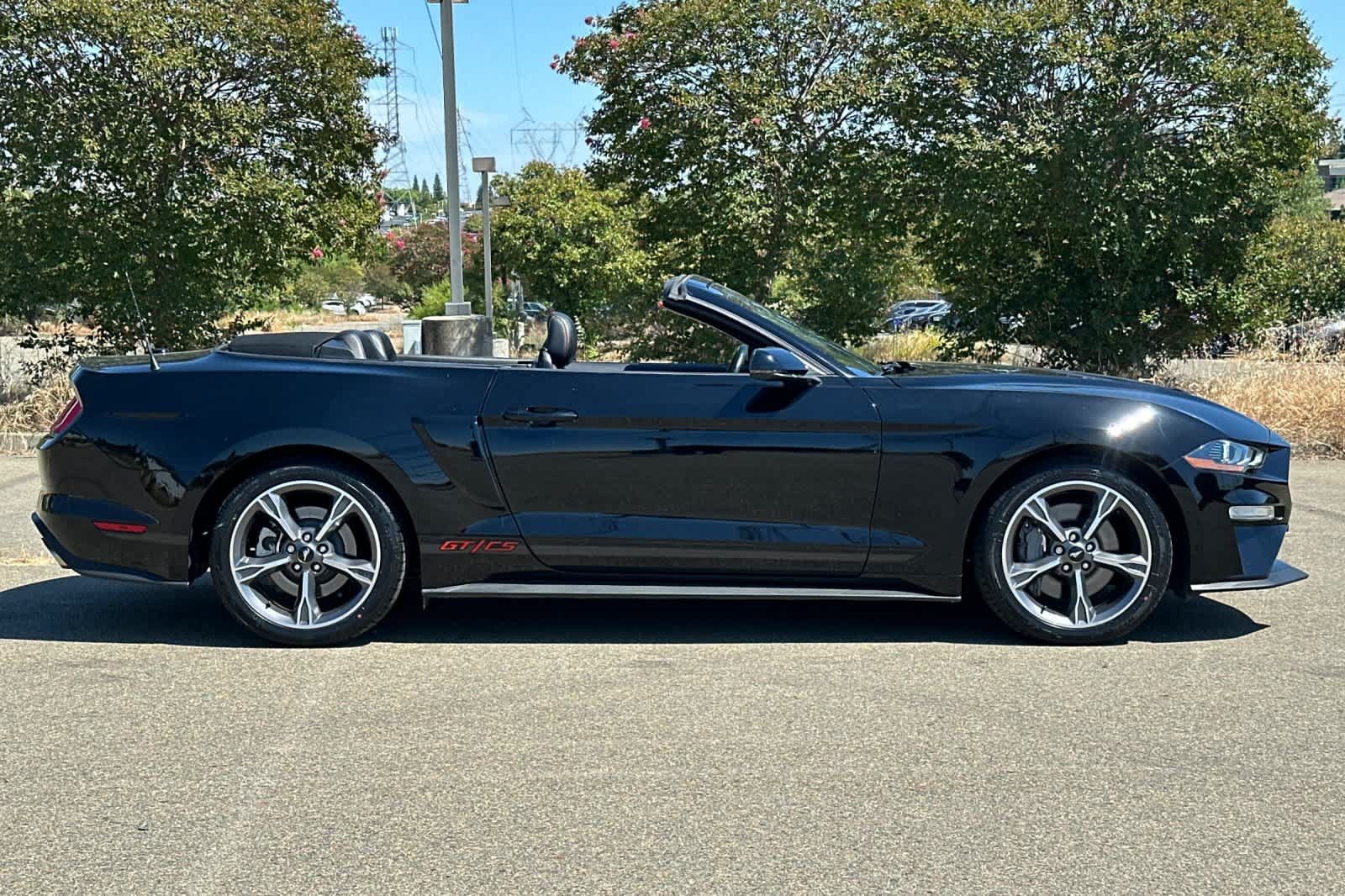 Used 2022 Ford Mustang GT Premium w/ Equipment Group 401A RWD image 8