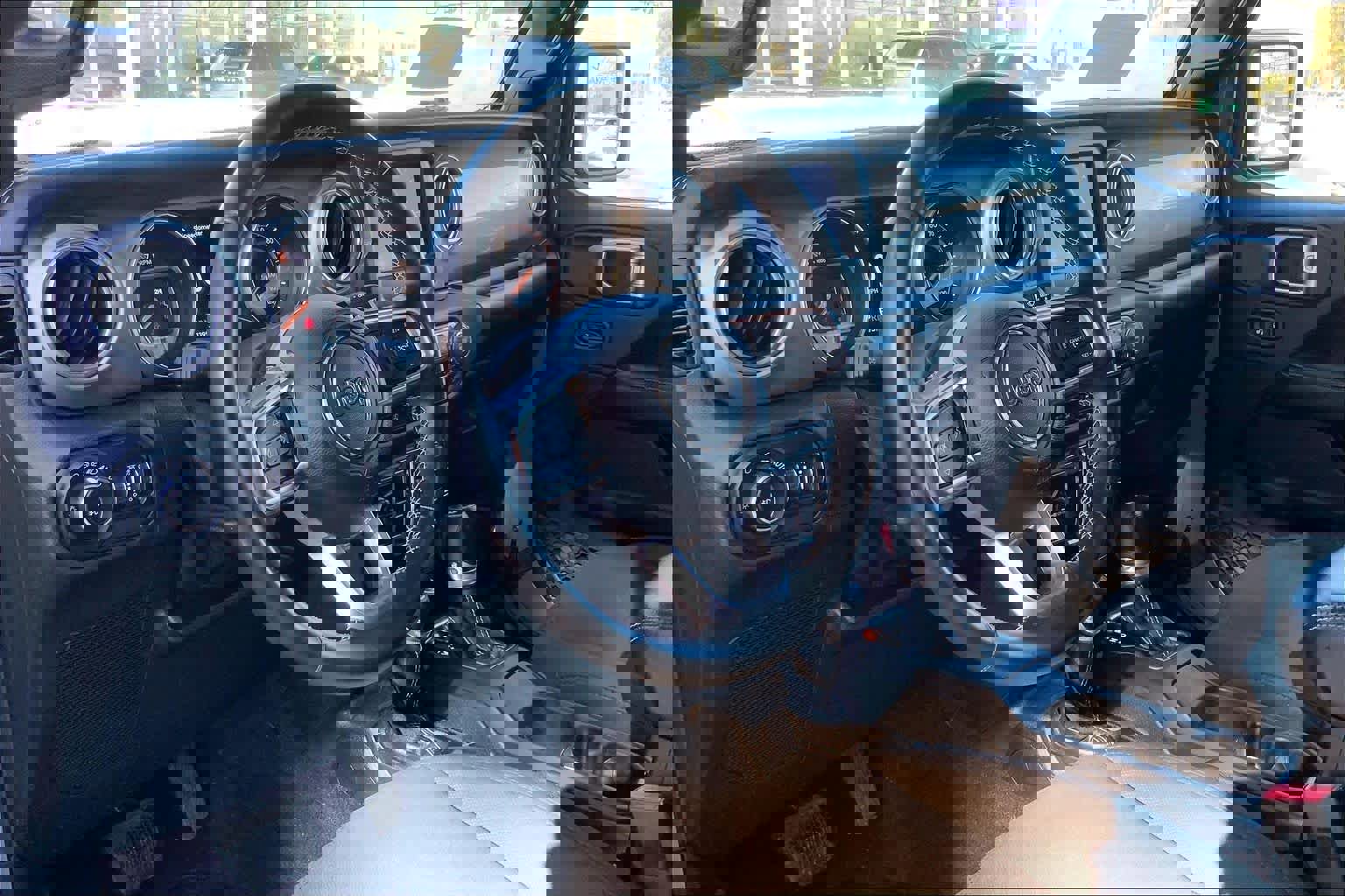 Used 2018 Jeep Wrangler Unlimited Sahara w/ Dual Top Group image 15