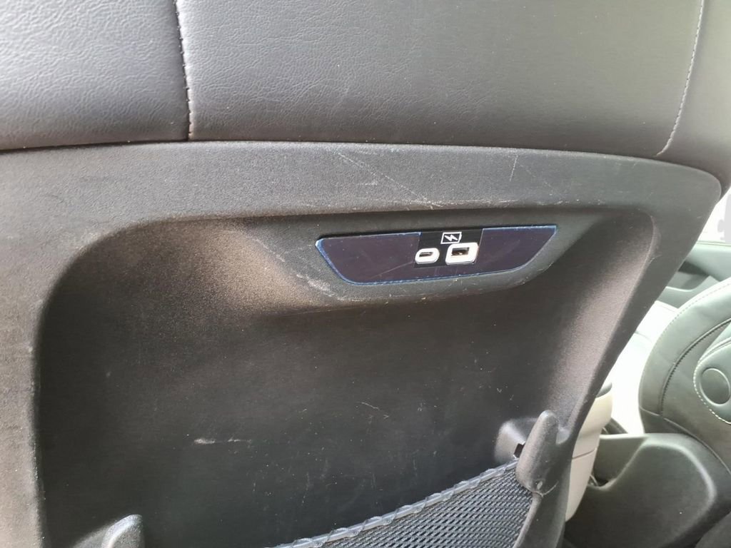 Used 2023 Chrysler Pacifica Limited FWD image 28