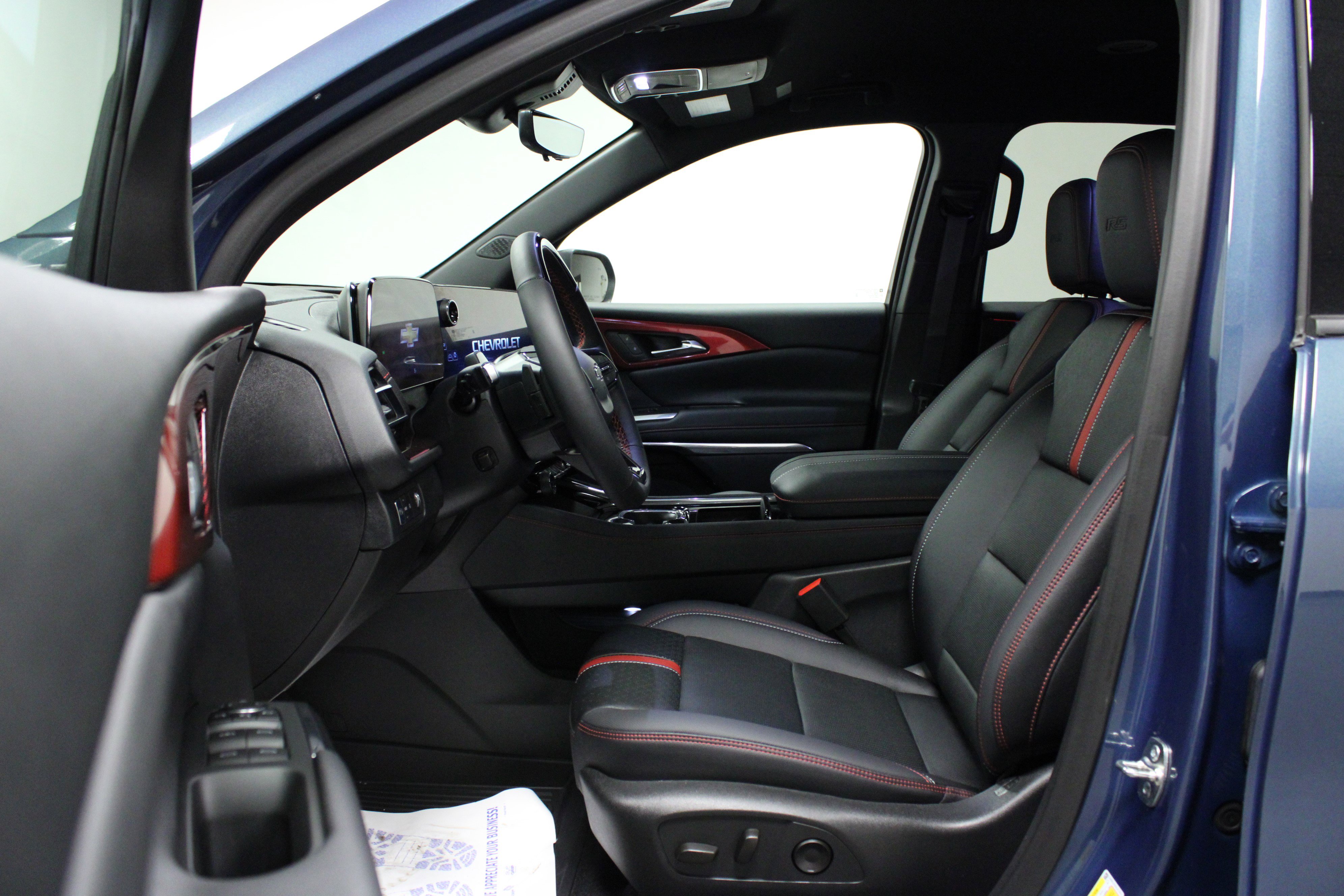 Used 2025 Chevrolet Traverse RS w/ LPO, Floor Liner Package image 12