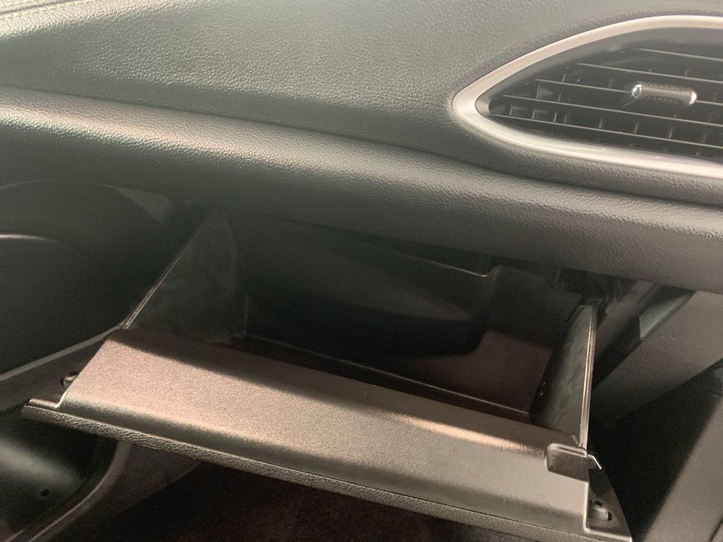 Used 2022 Chrysler Pacifica Limited w/ Uconnect Theater Family Group image 39