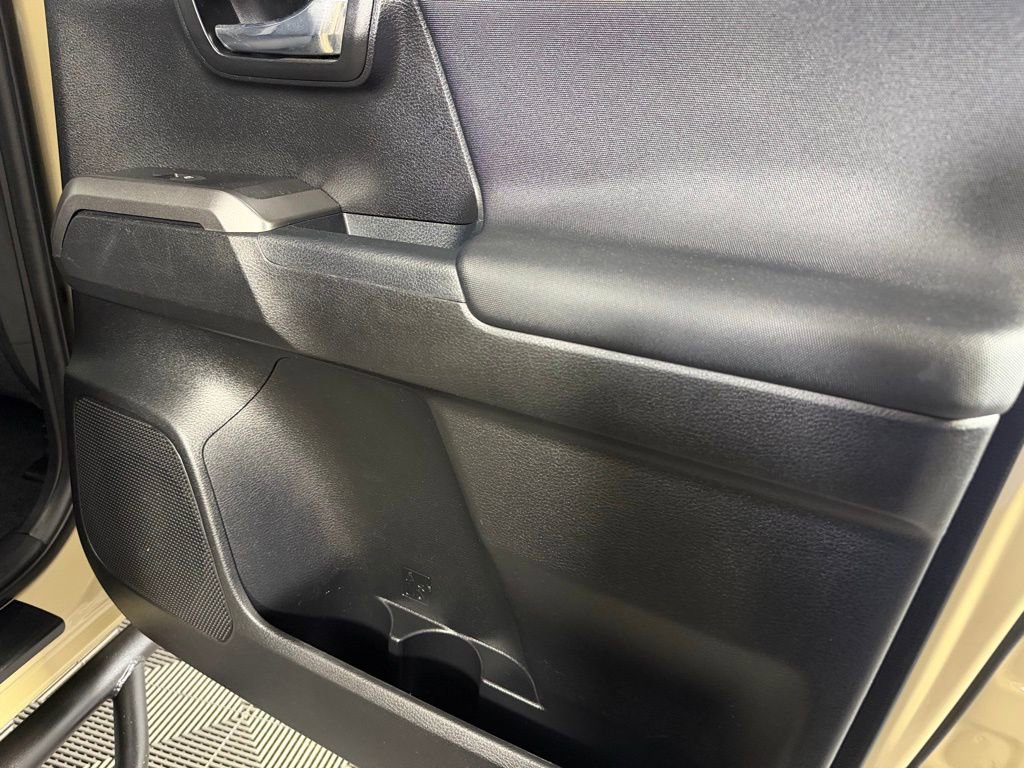 Used 2018 Toyota Tacoma TRD Sport AWD/4WD image 28