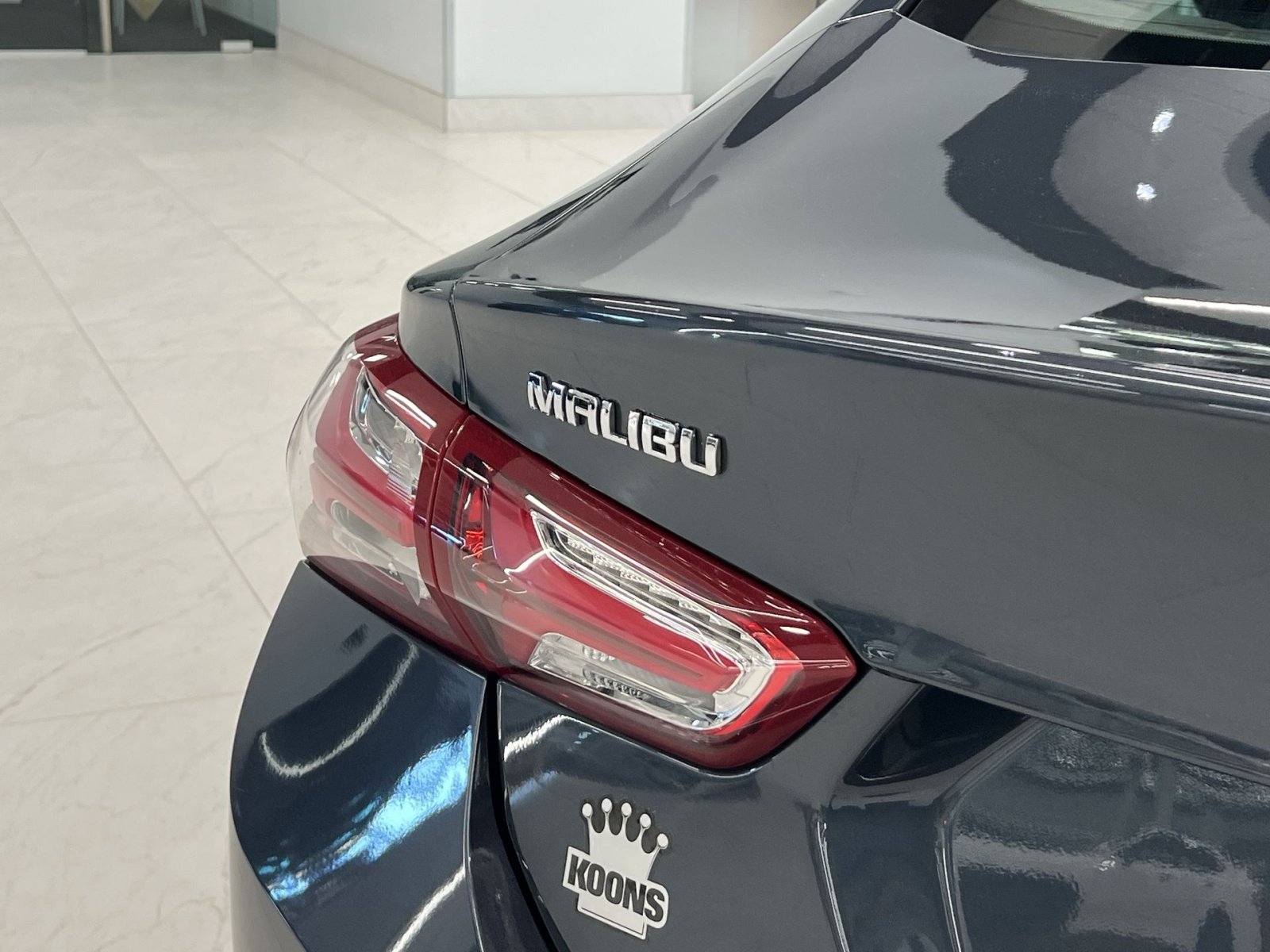 Used 2019 Chevrolet Malibu Hybrid w/ Leather Package FWD image 24