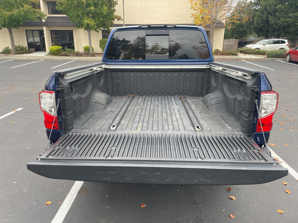Used 2017 Nissan Titan SL image 10