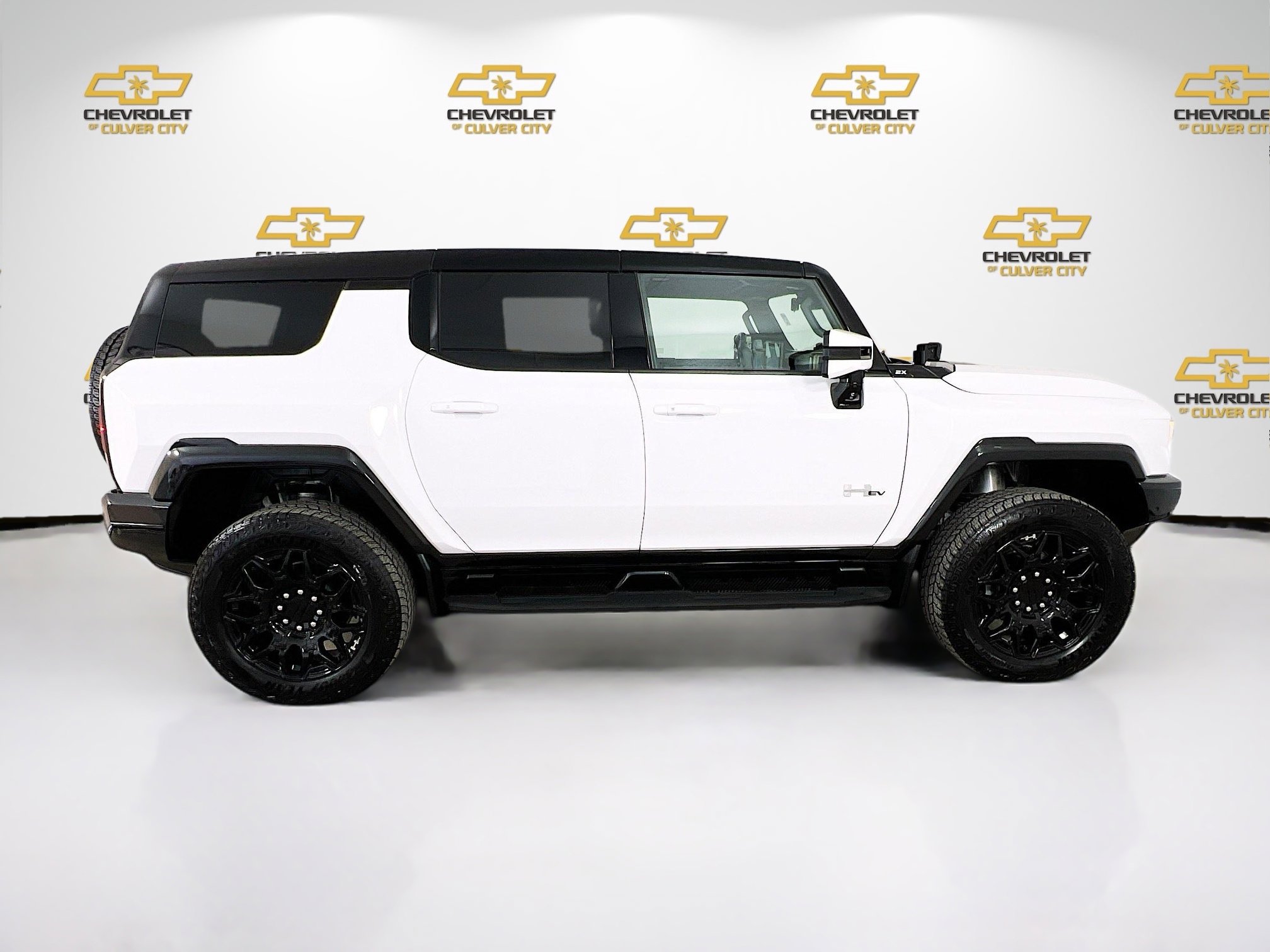 Used 2024 GMC Hummer EV 2X w/ LPO, Illumination Package image 8