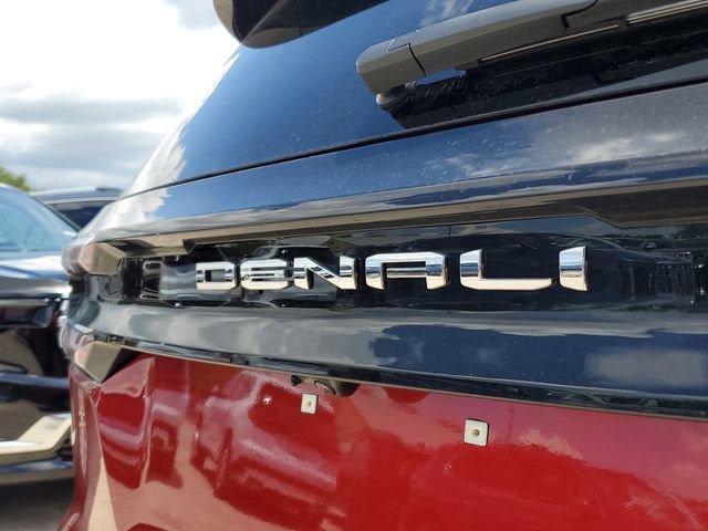 New 2026 GMC Acadia Denali w/ Super Cruise Package FWD image 9