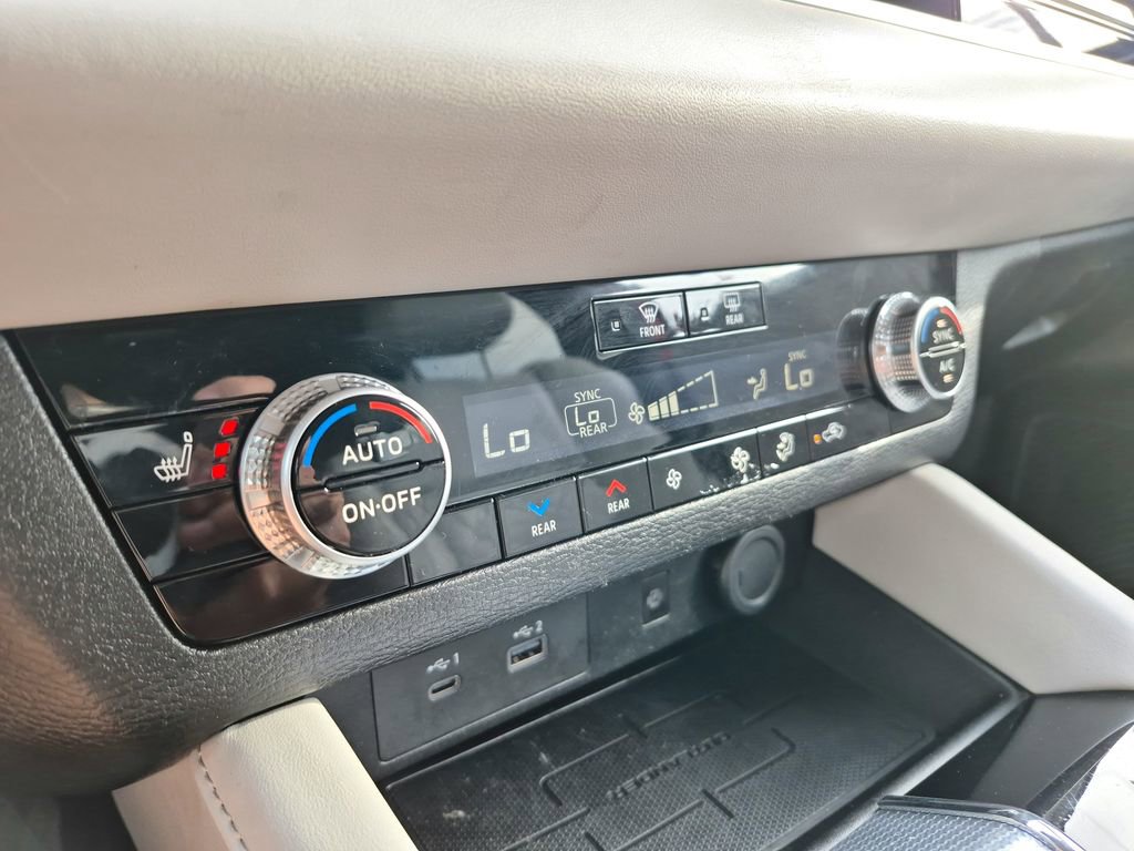 Used 2024 Mitsubishi Outlander SEL FWD image 12