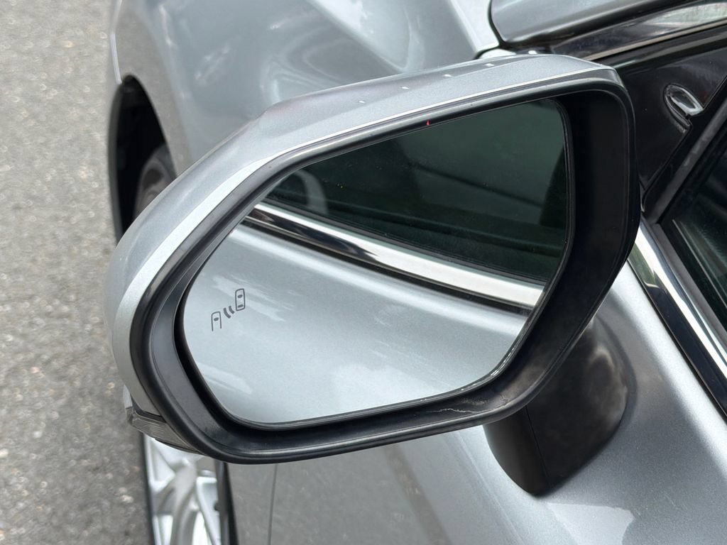 Used 2018 Toyota Camry XLE FWD image 18