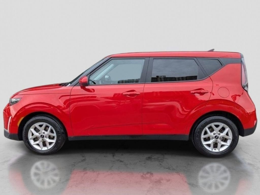 Used 2023 Kia Soul LX w/ LX Technology Package FWD image 10