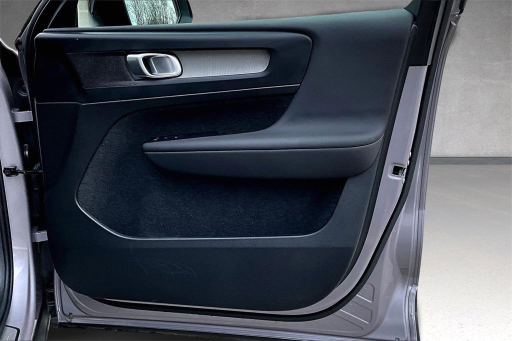 Used 2026 Volvo XC40 B5 Plus w/ Protection Package Premier image 27