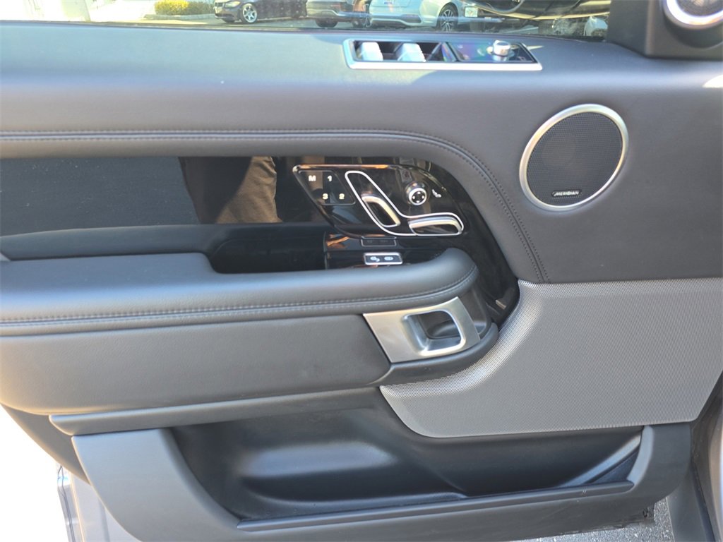 Used 2020 Land Rover Range Rover Base image 16