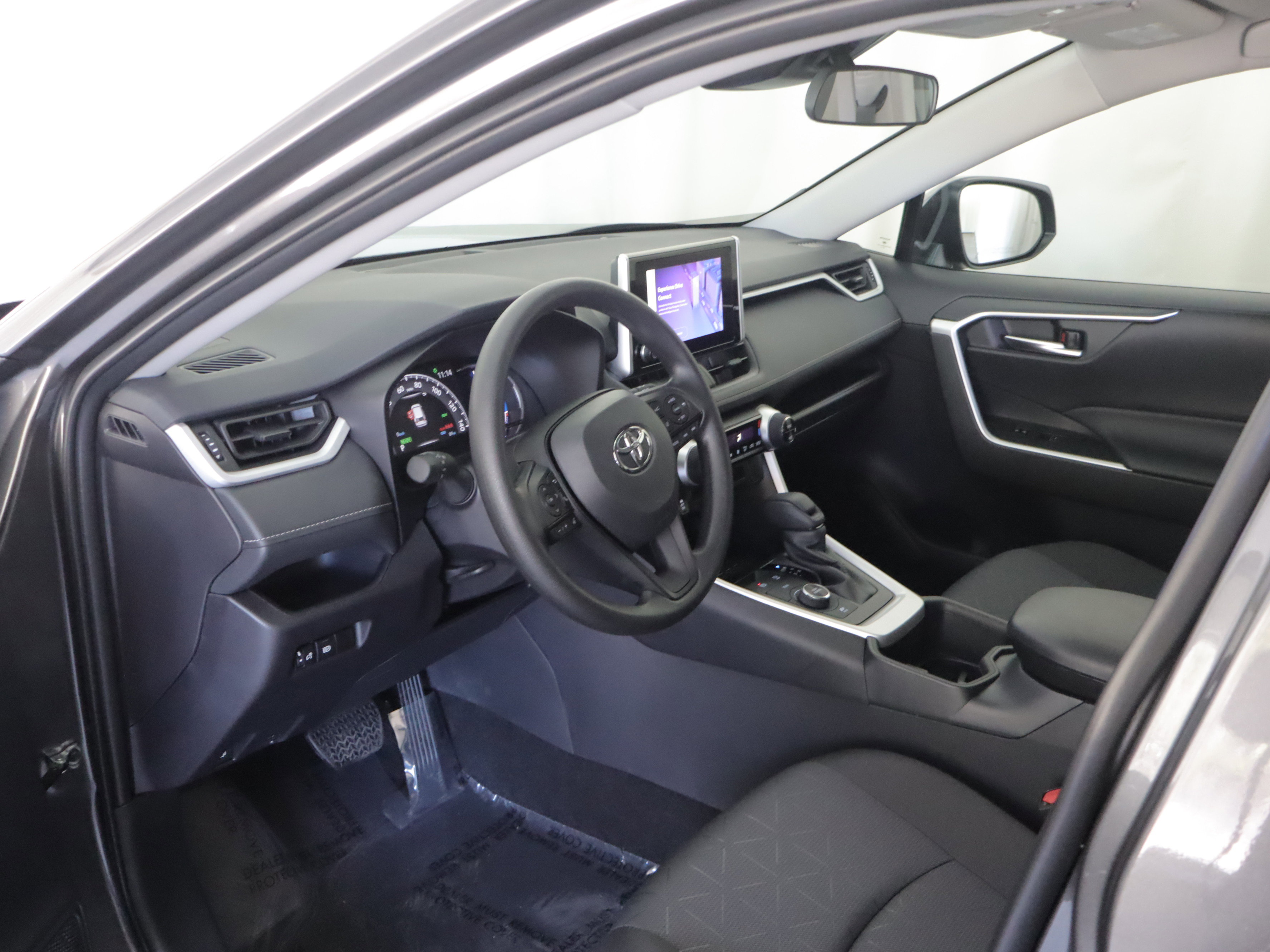 Used 2025 Toyota RAV4 XLE AWD/4WD image 9