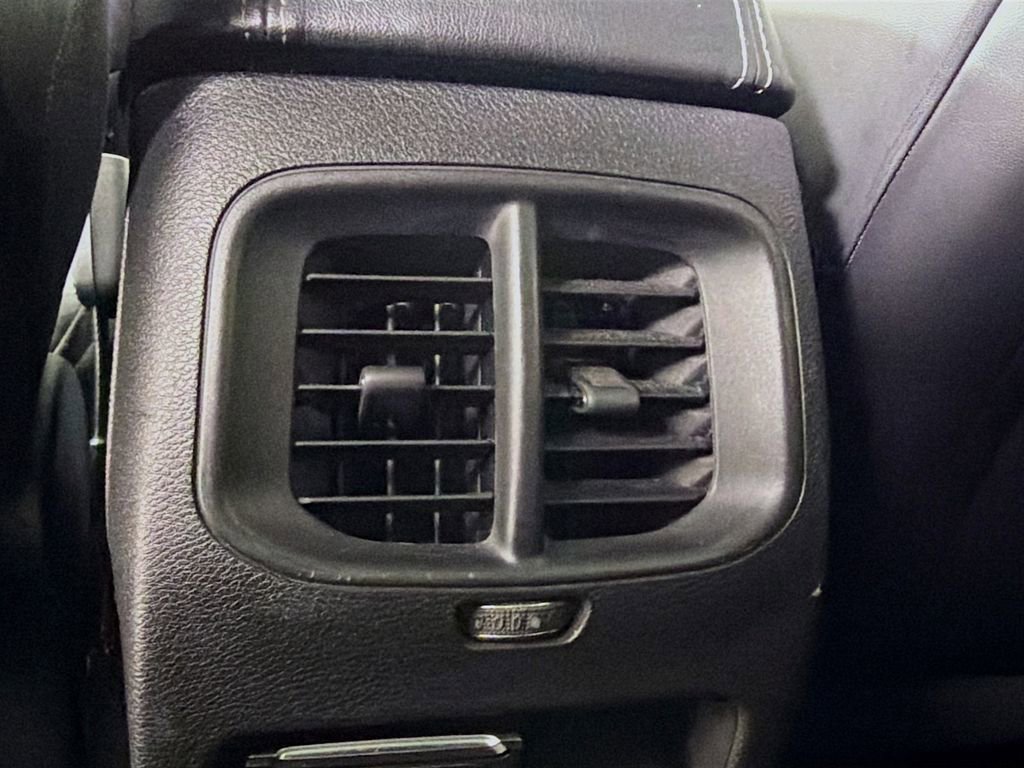 Used 2019 Jeep Cherokee Limited image 27