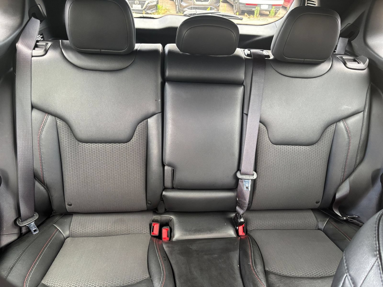 Used 2025 Jeep Compass Trailhawk AWD/4WD image 37