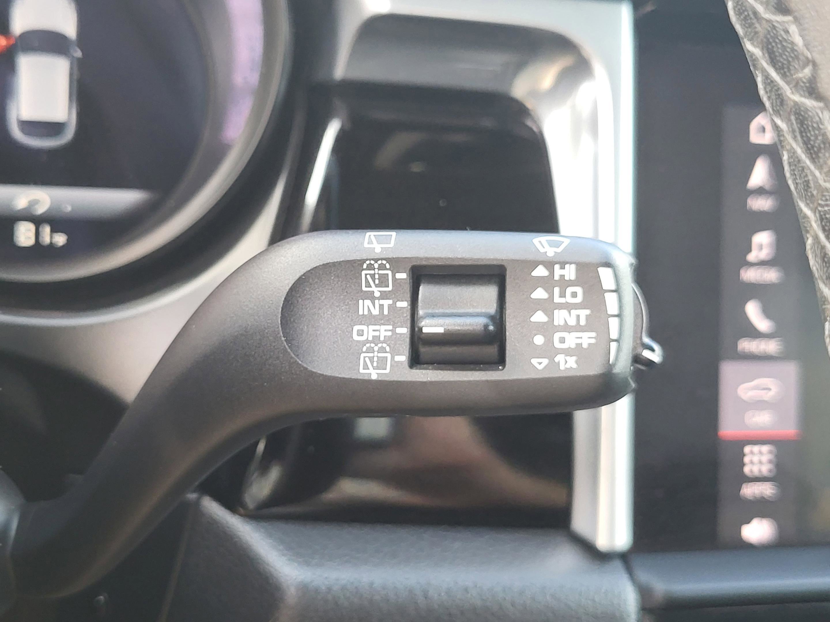 Used 2023 Porsche Macan AWD/4WD image 56