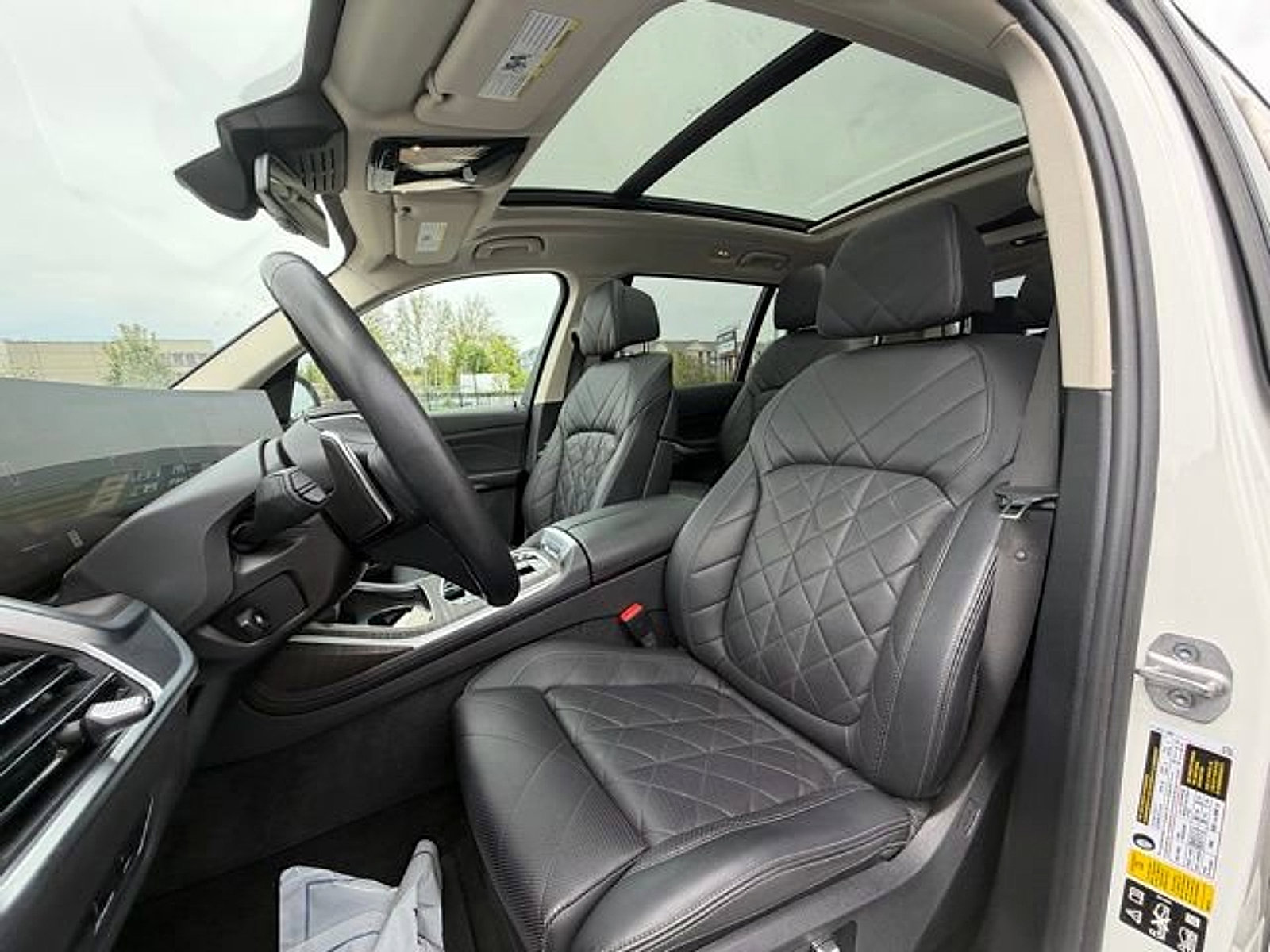 Used 2024 BMW X7 xDrive40i w/ Premium Package AWD/4WD image 21