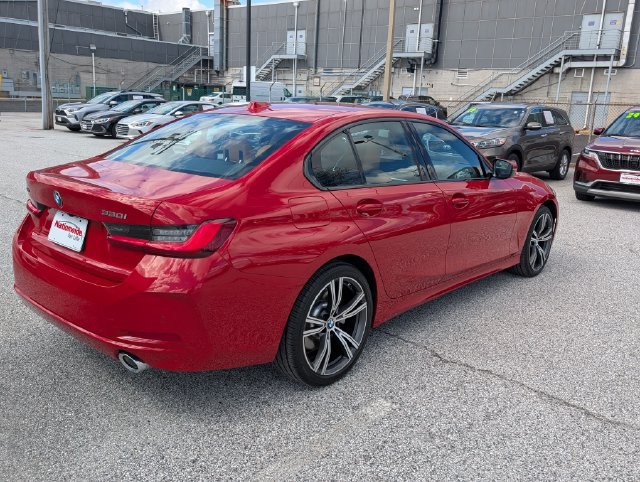 Used 2023 BMW 330i xDrive Sedan w/ Premium Package AWD/4WD image 5