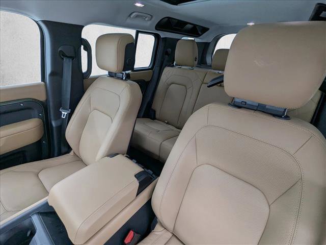 New 2026 Land Rover Defender 110 X-Dynamic SE image 18