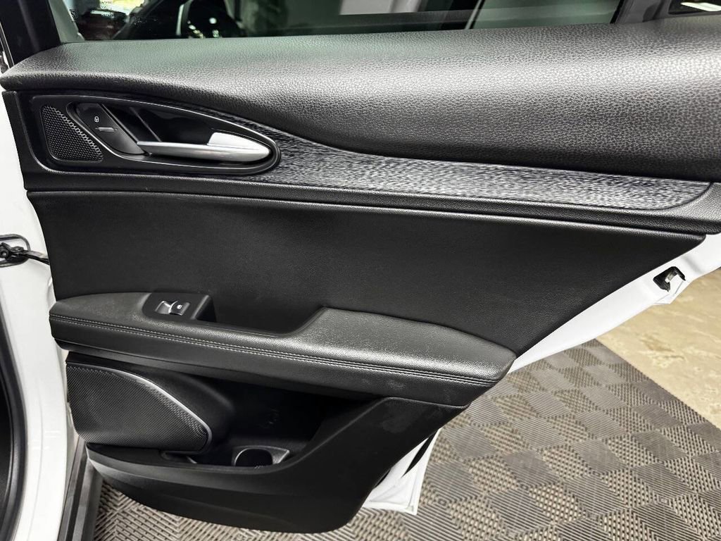 Used 2023 Alfa Romeo Stelvio Sprint image 51
