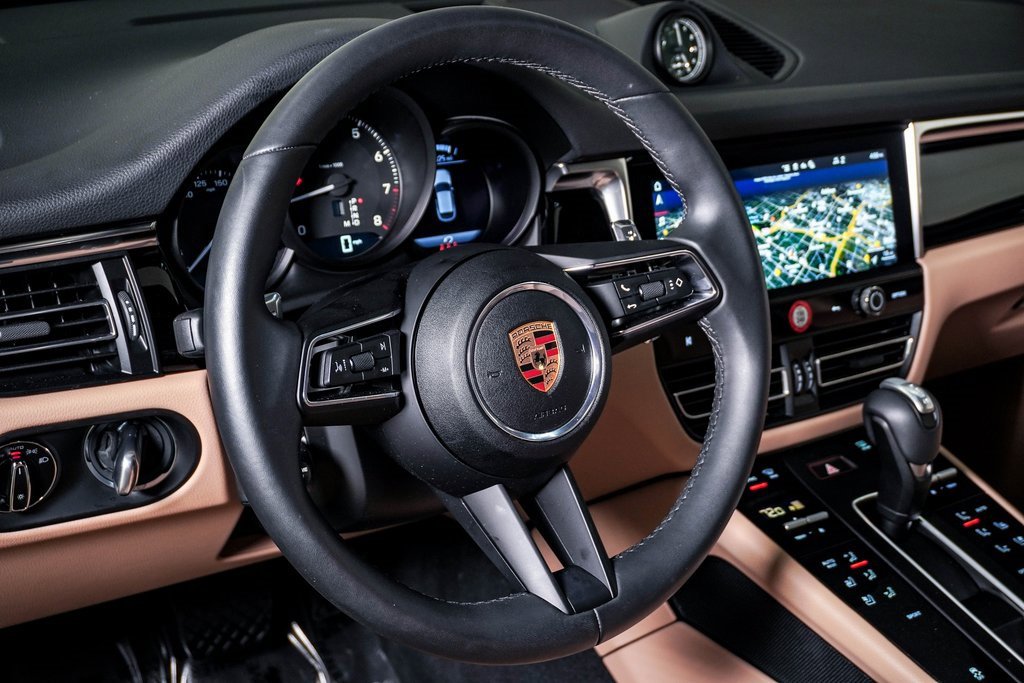 Certified 2025 Porsche Macan image 18