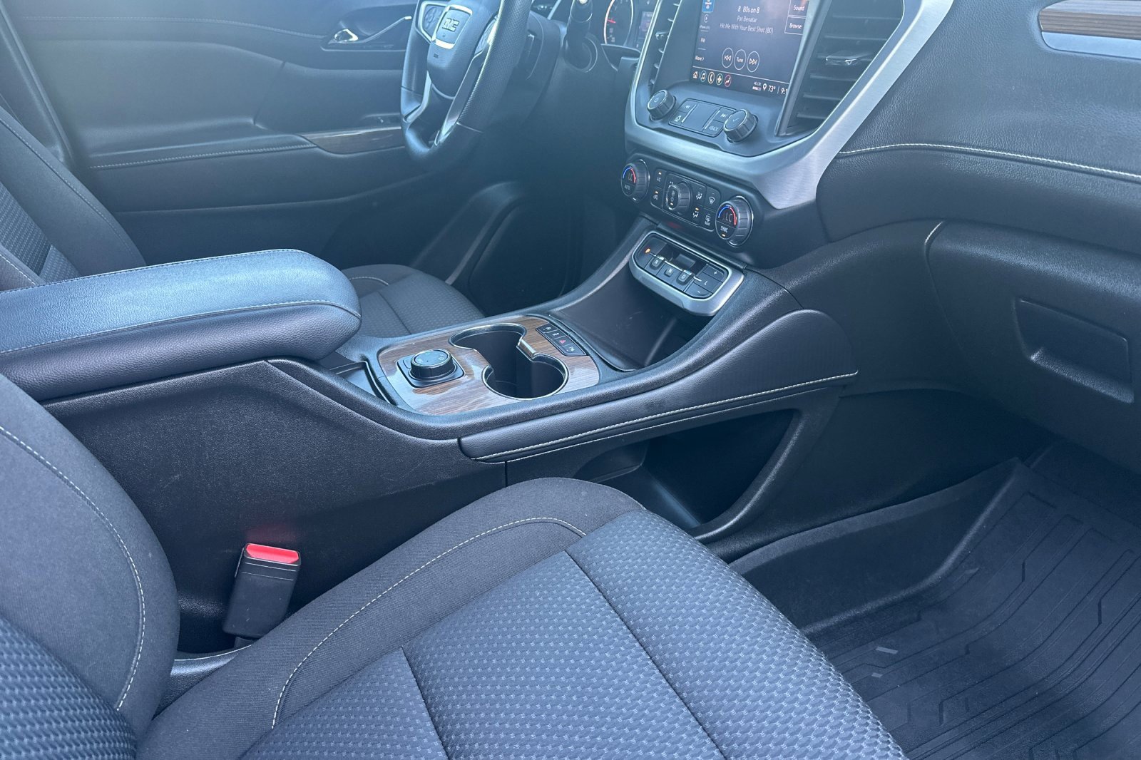 Used 2023 GMC Acadia SLE image 17