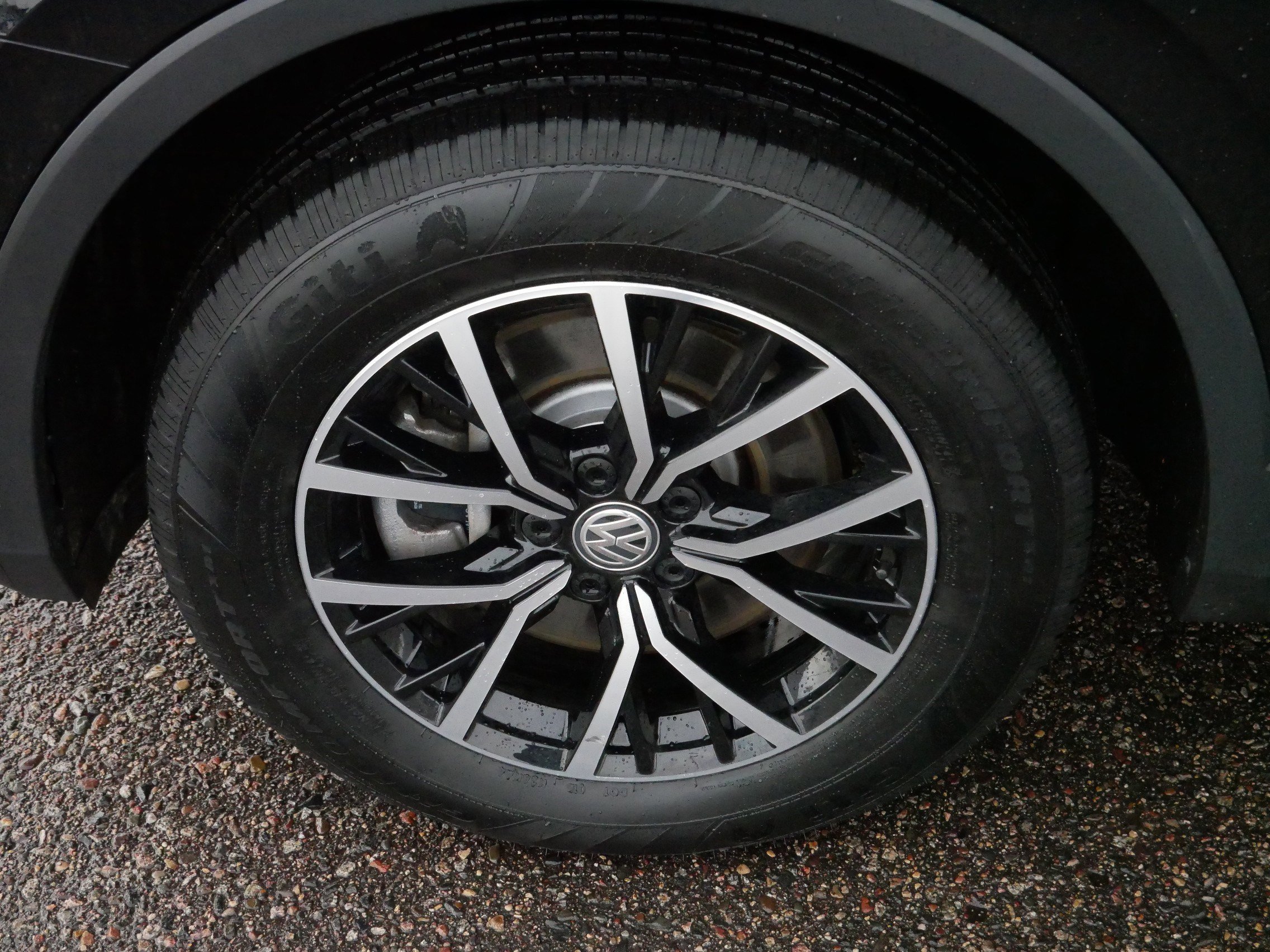 Used 2021 Volkswagen Tiguan SE w/ Panoramic Sunroof Package image 15