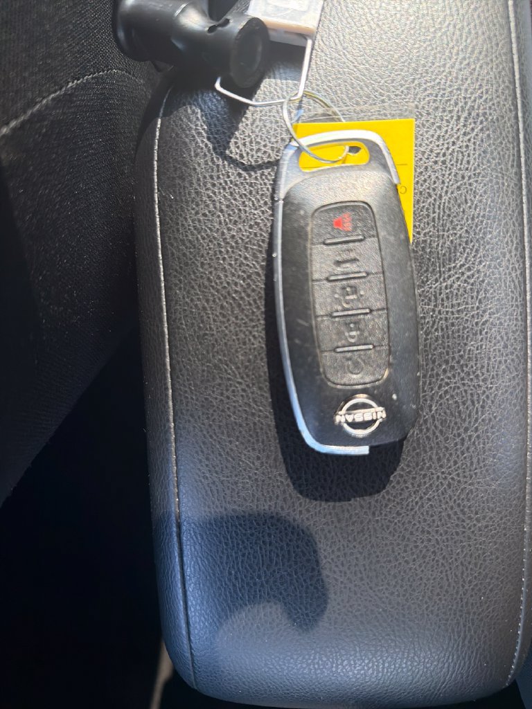 Used 2024 Nissan Versa SR FWD image 18