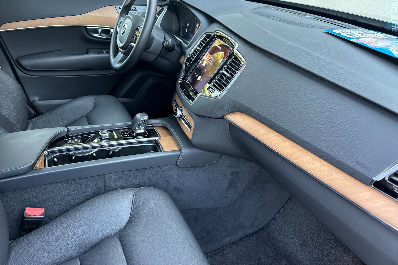 Used 2025 Volvo XC90 B6 Plus w/ Protection Package Premier image 18