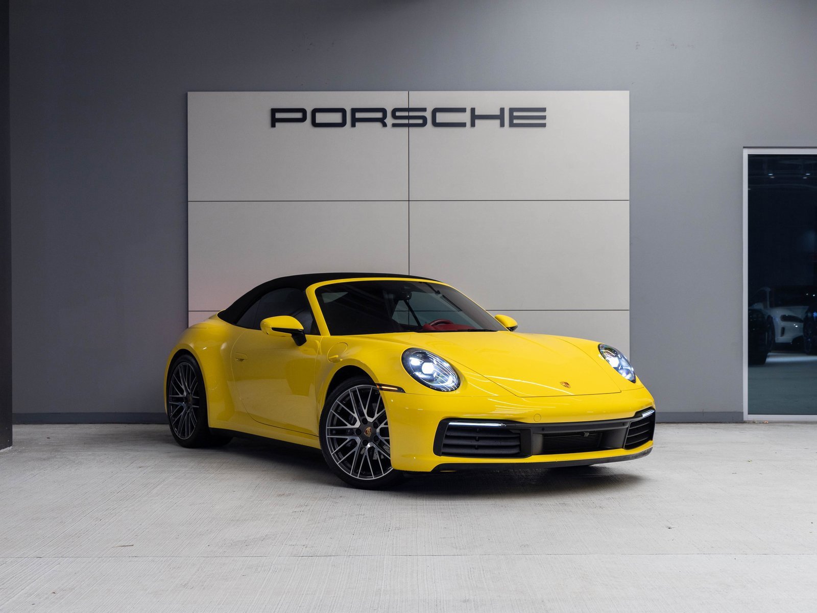 Used 2023 Porsche 911 Carrera image 9