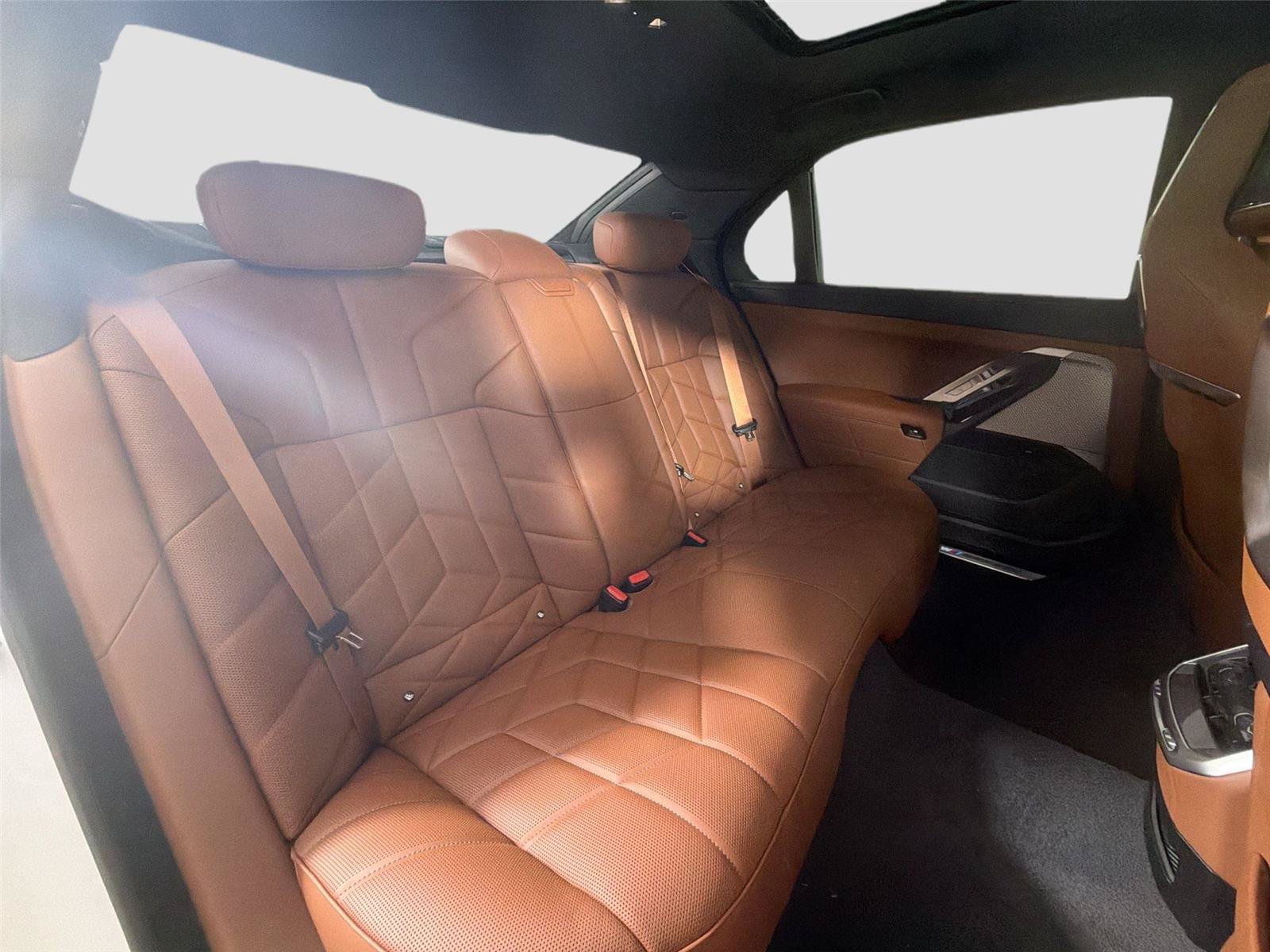 New 2026 BMW 740i w/ Premium Package RWD image 24