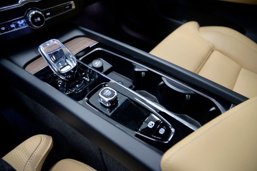 Used 2023 Volvo XC60 T8 Ultimate w/ Protection Package Premier image 26