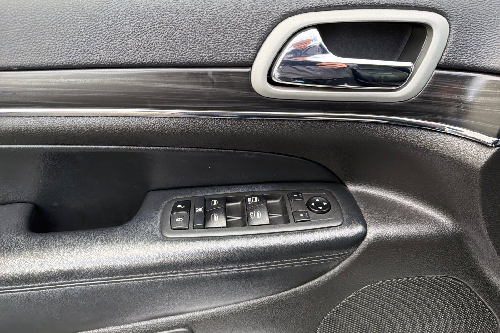 Used 2021 Jeep Grand Cherokee Limited w/ Luxury Group II image 12