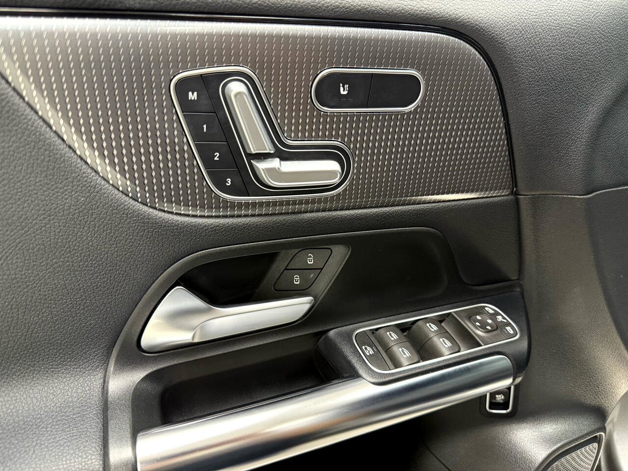 Used 2021 Mercedes-Benz GLA 250 4MATIC w/ Premium Package image 15