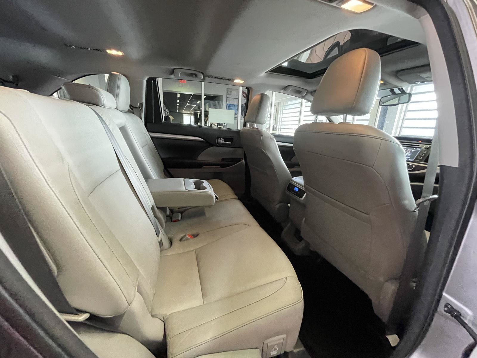 Used 2016 Toyota Highlander XLE AWD/4WD image 24