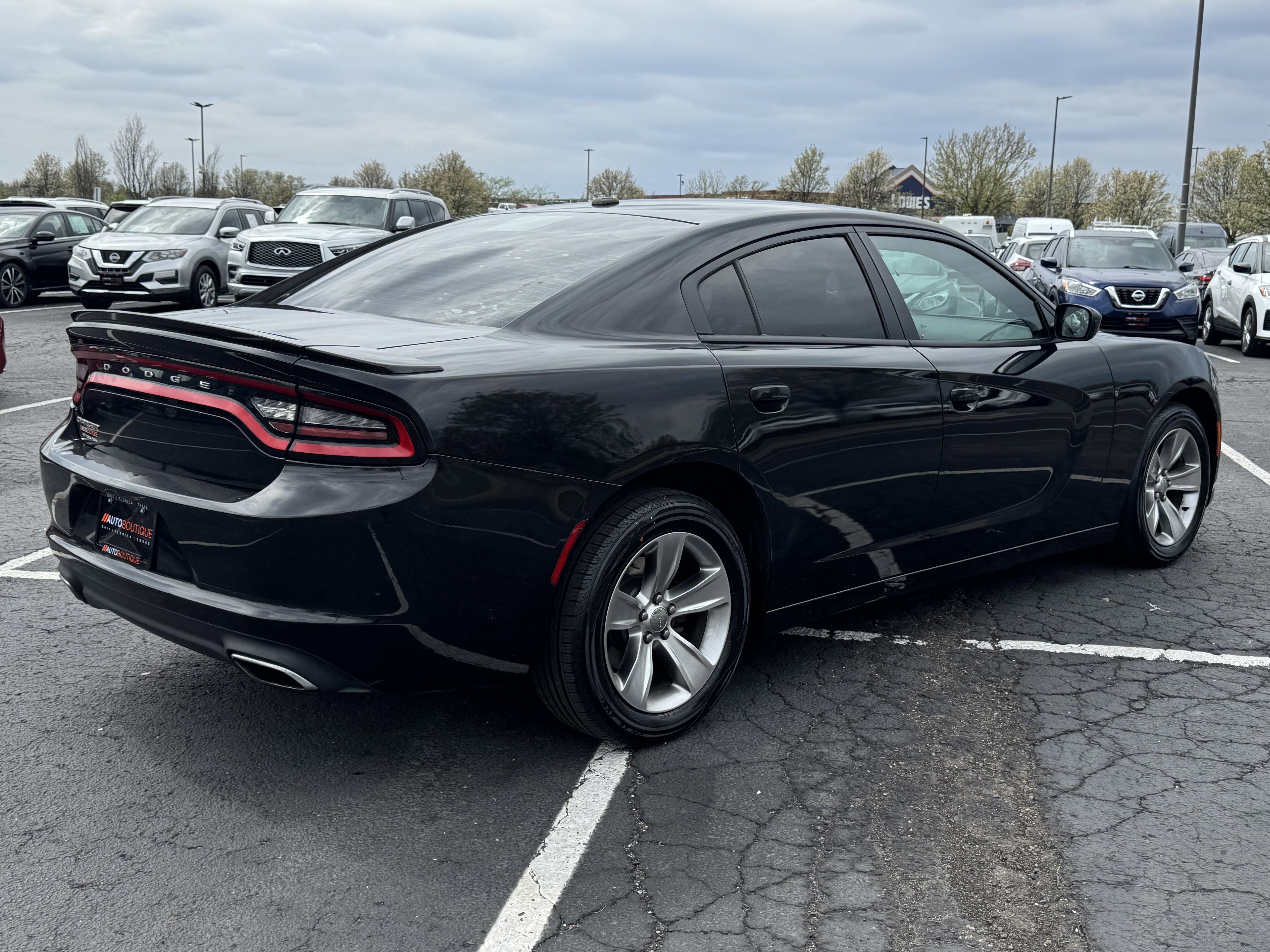 Used 2015 Dodge Charger SE w/ Sport Appearance Group image 12