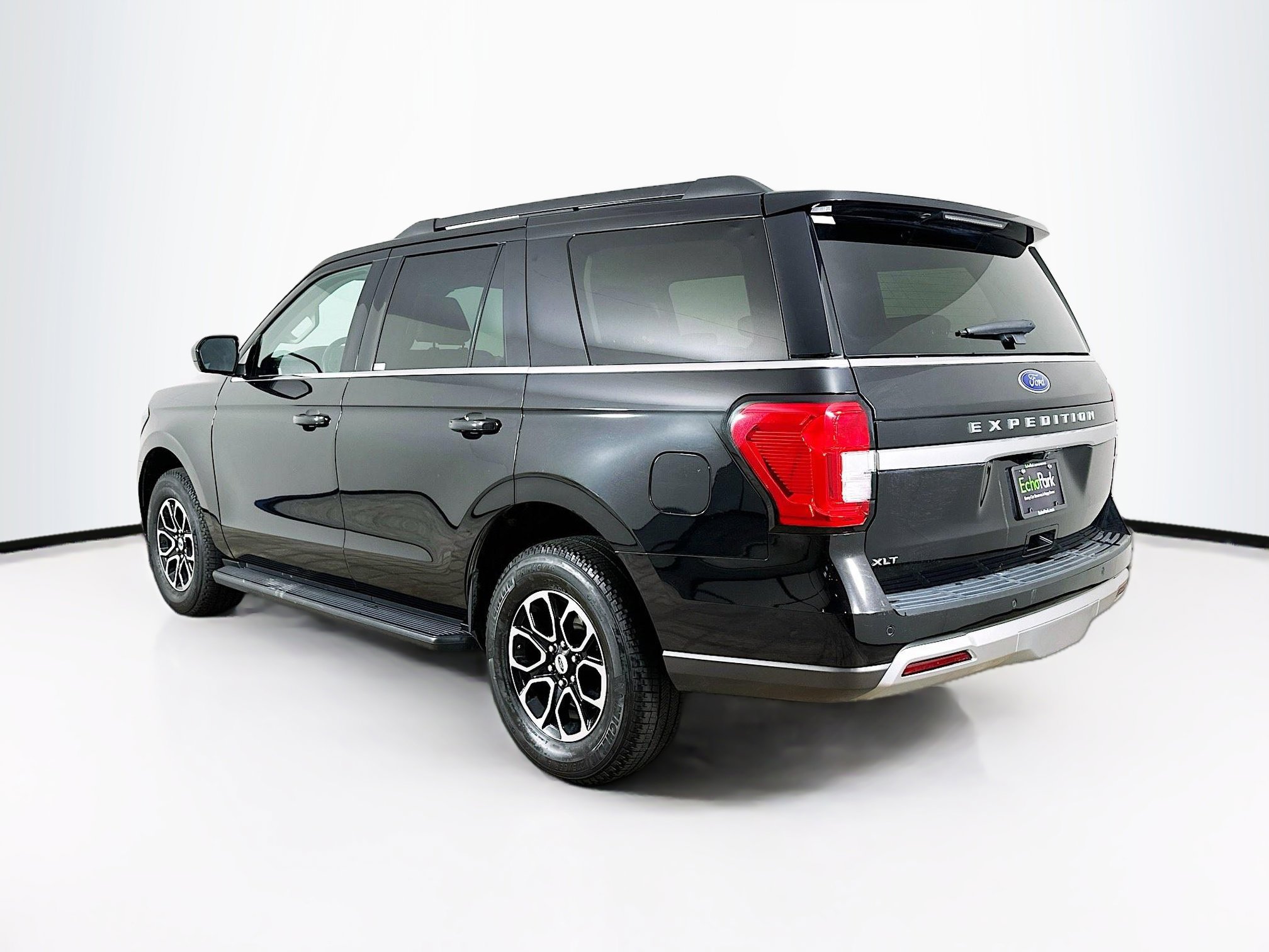 Used 2024 Ford Expedition XLT image 5