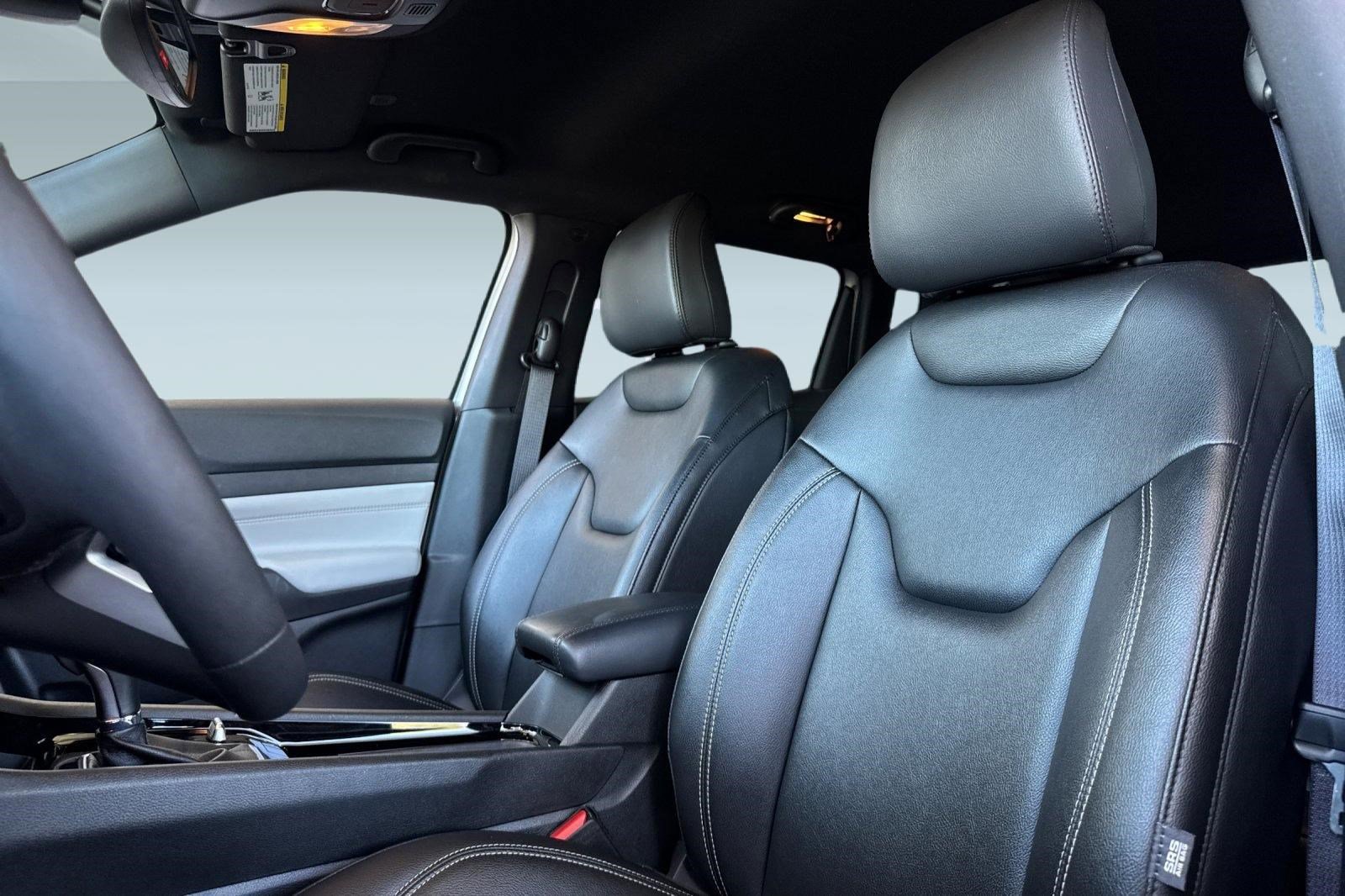 Used 2025 Jeep Compass Limited image 25