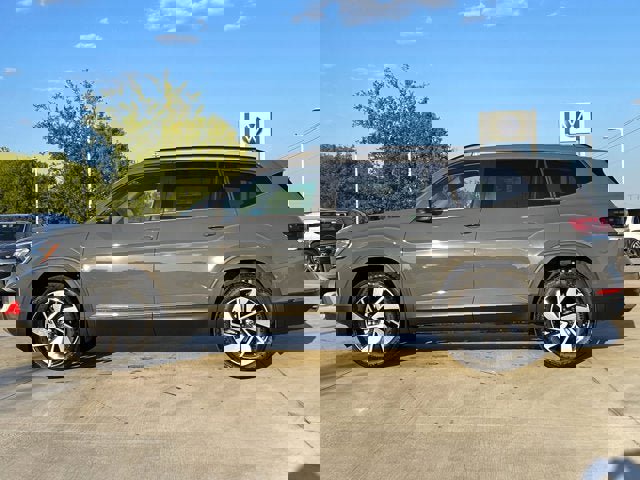 New 2026 Volkswagen Atlas SE image 3