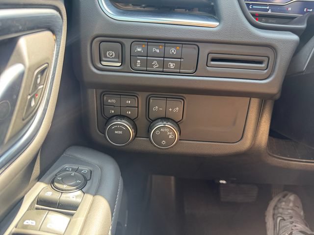 Used 2023 Chevrolet Tahoe Z71 w/ Luxury Package AWD/4WD image 19