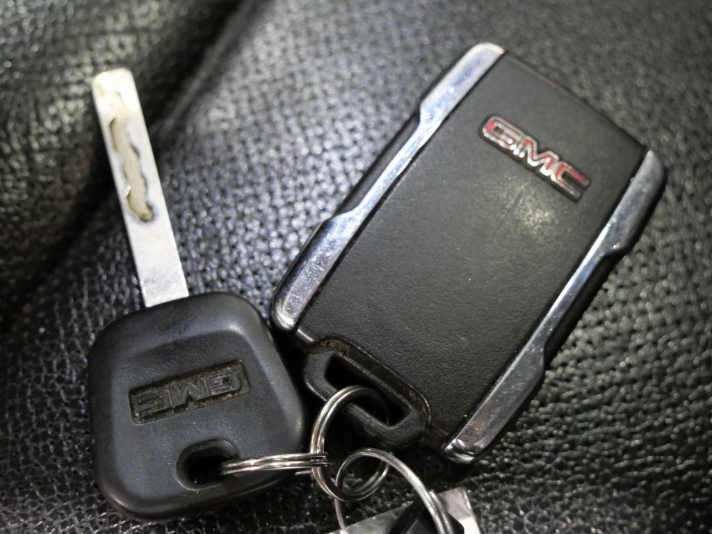 Used 2015 GMC Sierra 1500 SLT w/ SLT Crew Cab Value Package image 26