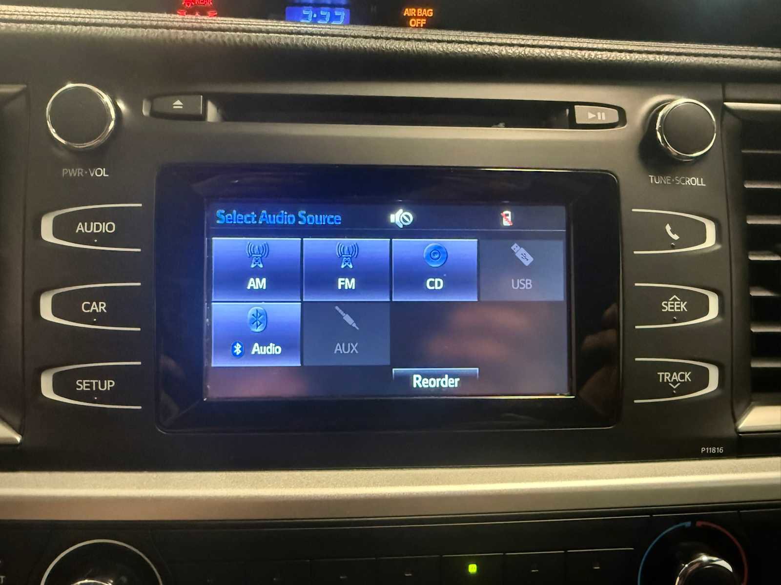 Used 2019 Toyota Highlander LE AWD/4WD image 30