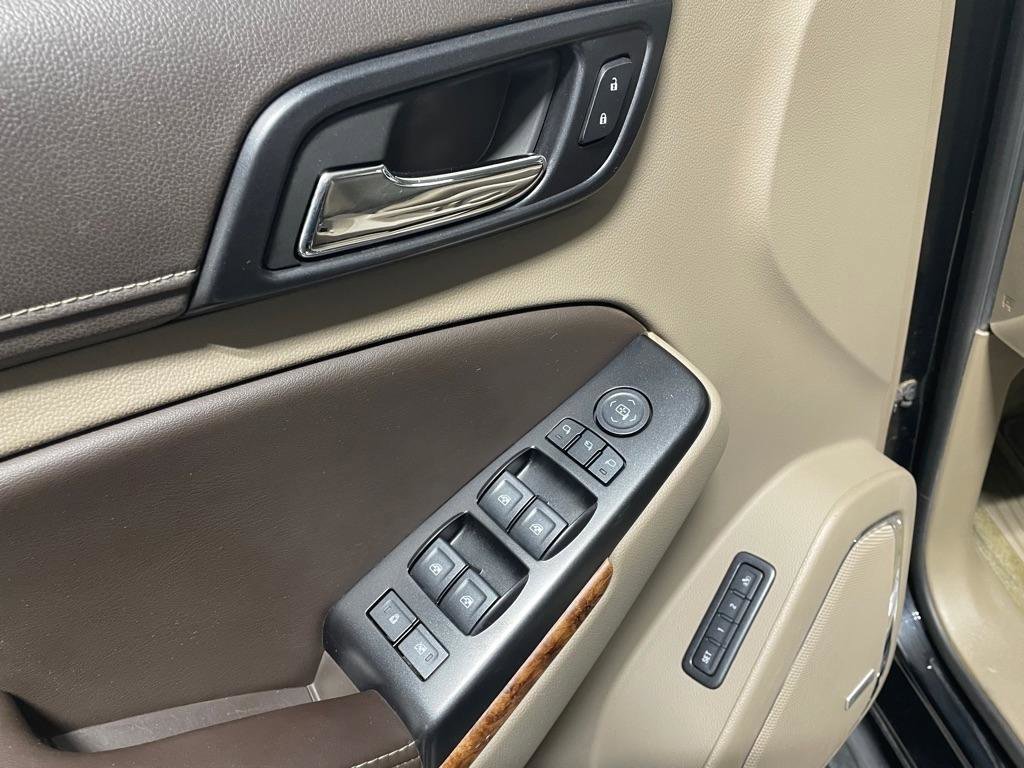 Used 2018 Chevrolet Suburban Premier image 11