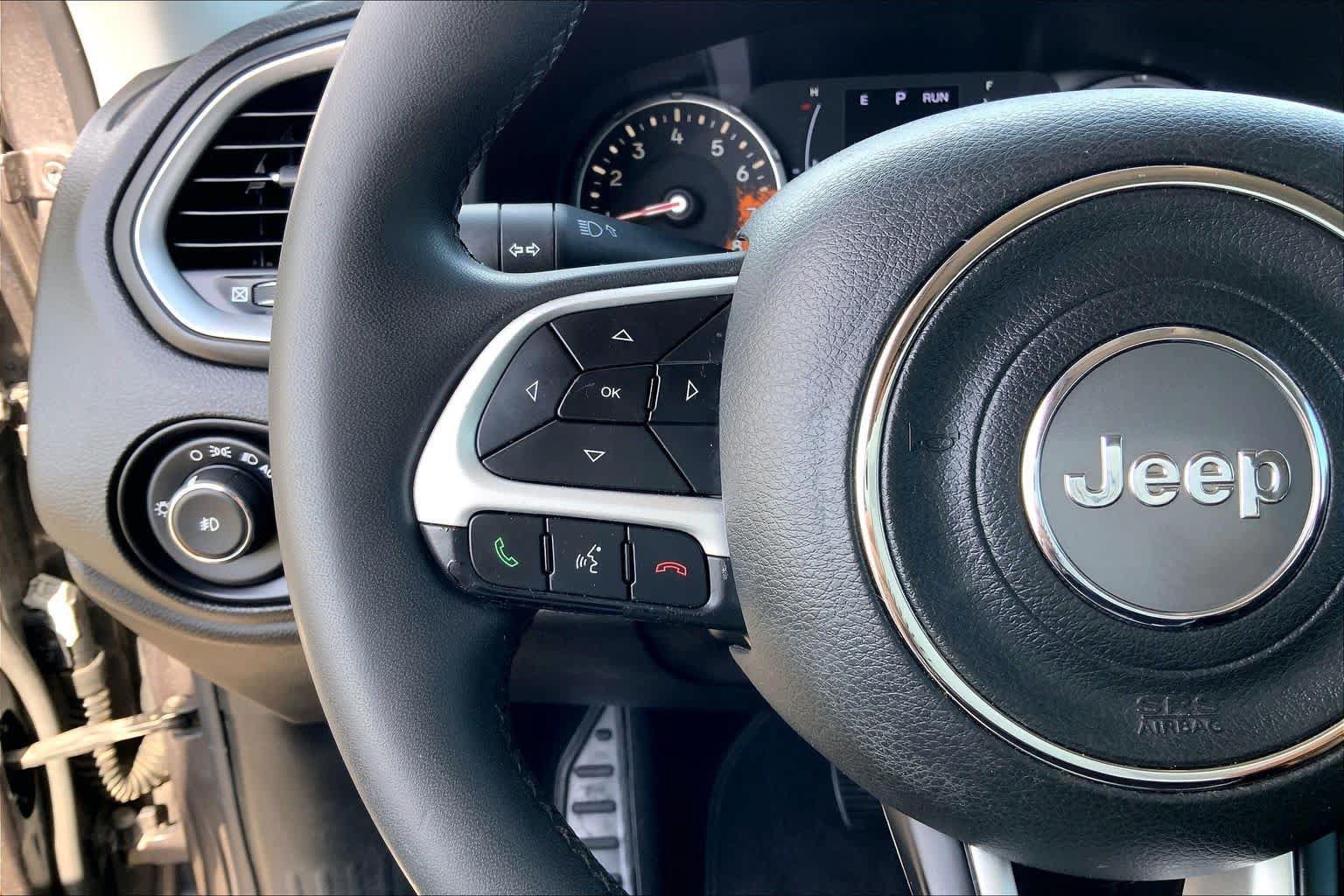 Used 2018 Jeep Renegade Latitude FWD image 24