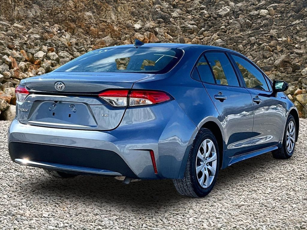 Used 2022 Toyota Corolla LE image 2