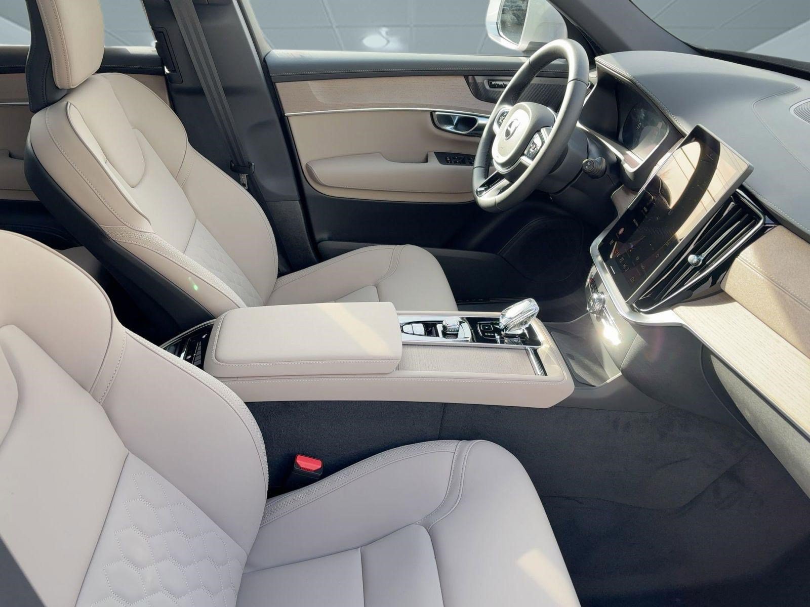 New 2026 Volvo XC90 B6 Plus w/ Protection Package Premier AWD/4WD image 30