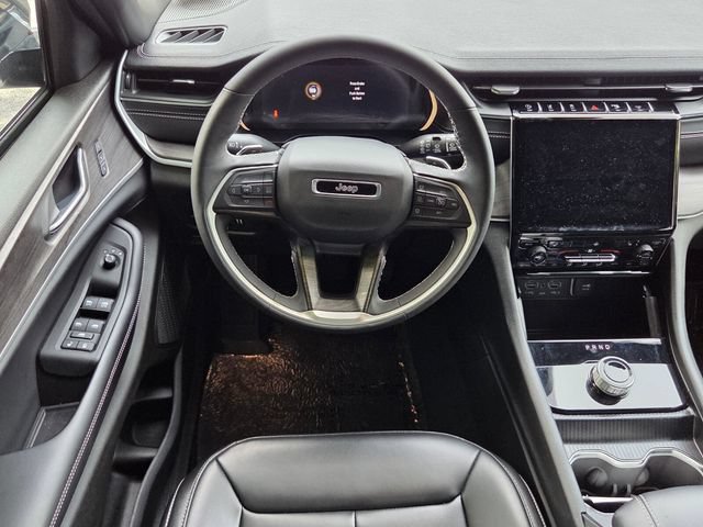Used 2025 Jeep Grand Cherokee Limited RWD image 7