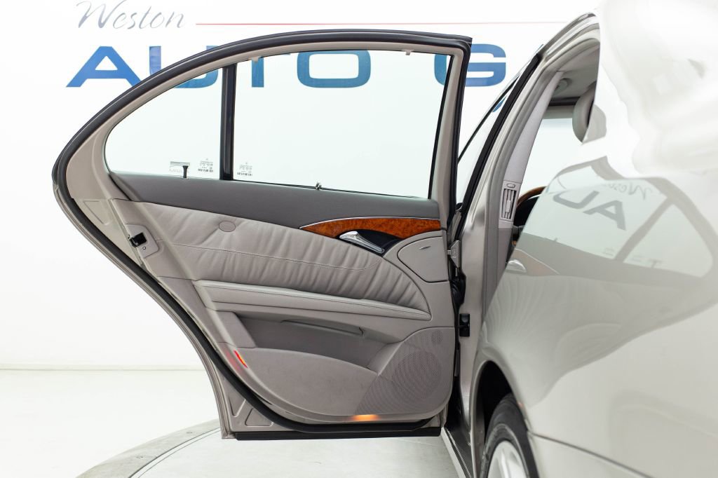 Used 2005 Mercedes-Benz E 500 Sedan w/ Lighting Pkg image 22