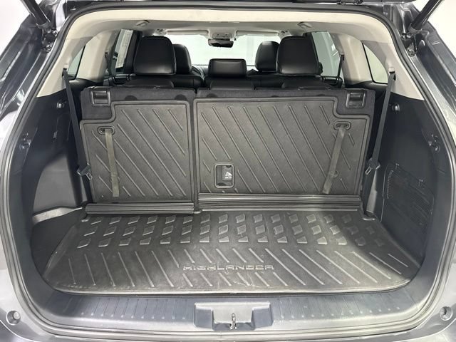 Used 2022 Toyota Highlander XLE AWD/4WD image 28