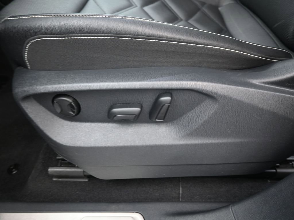 Used 2025 Volkswagen Atlas SE image 15